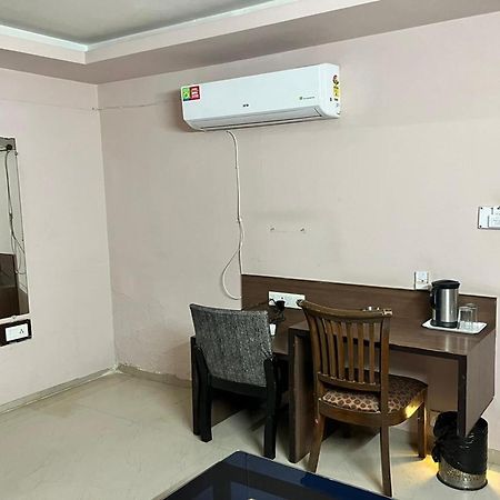 Hotel Shailly Inn Ahmadabad Zewnętrze zdjęcie