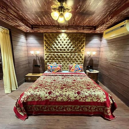 Hotel Shailly Inn Ahmadabad Zewnętrze zdjęcie