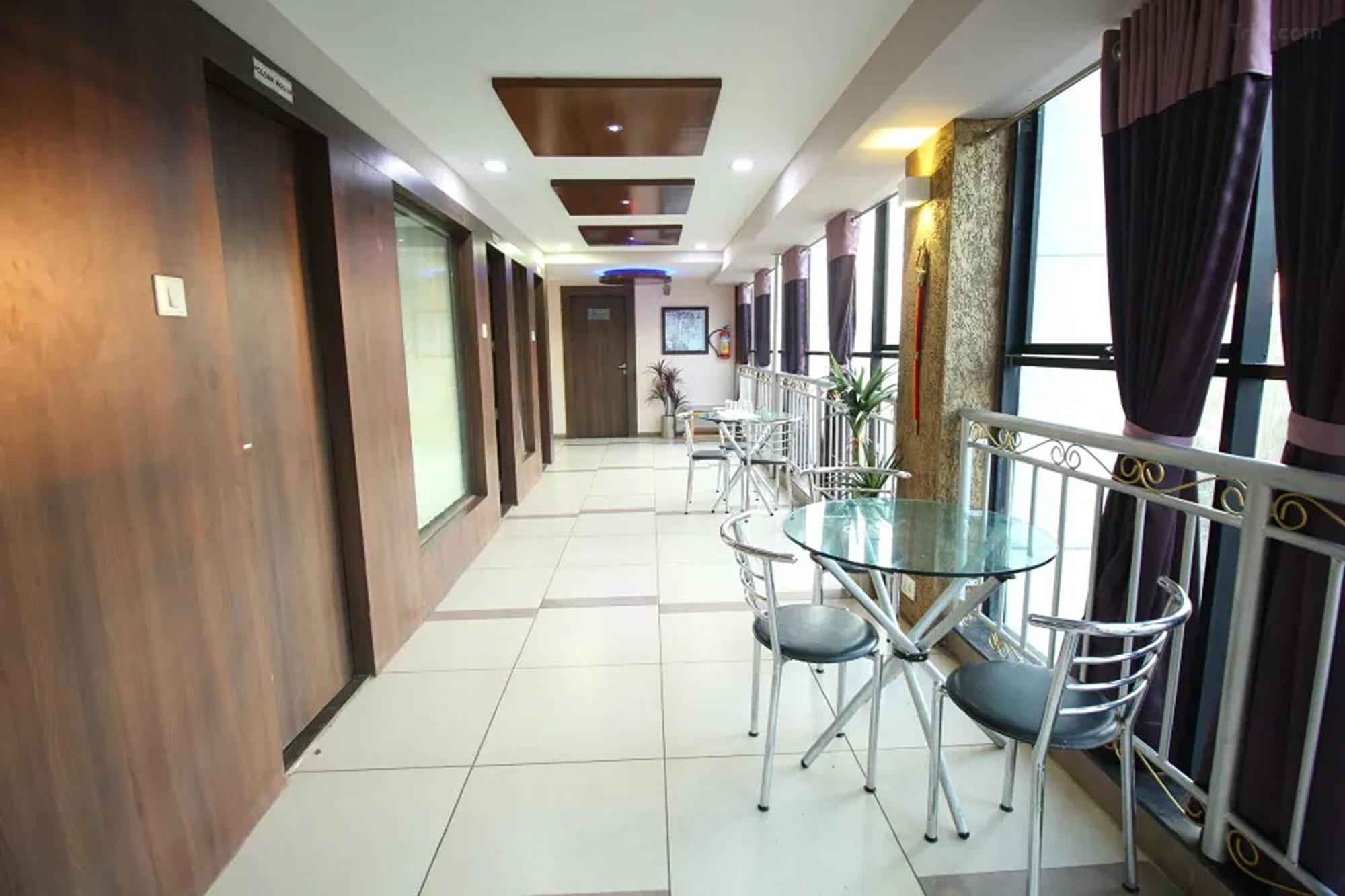 Hotel Shailly Inn Ahmadabad Zewnętrze zdjęcie