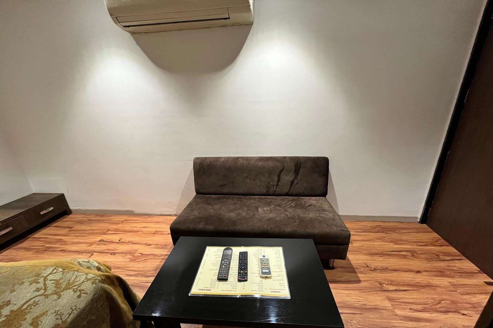 Hotel Shailly Inn Ahmadabad Zewnętrze zdjęcie