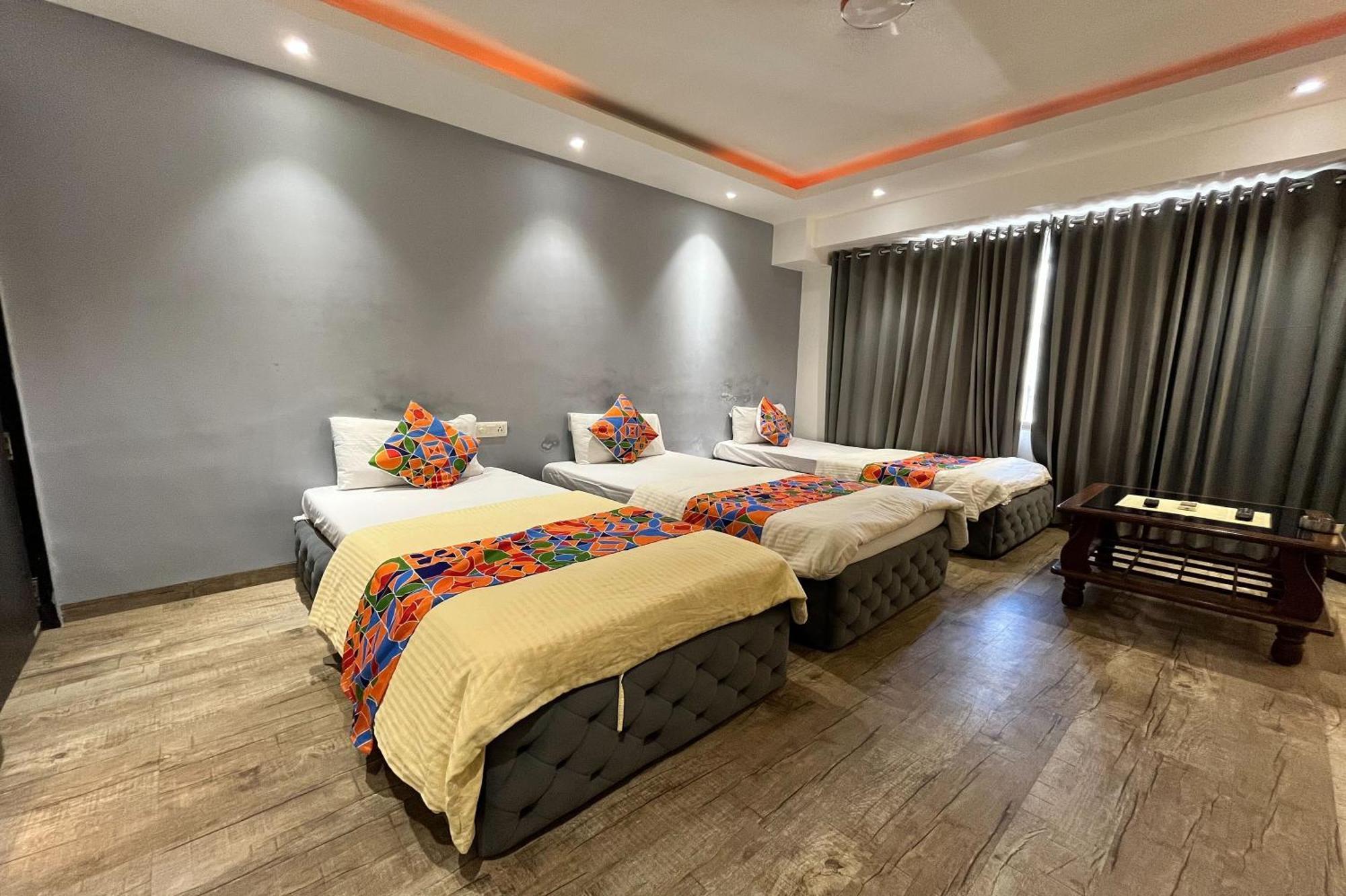 Hotel Shailly Inn Ahmadabad Zewnętrze zdjęcie