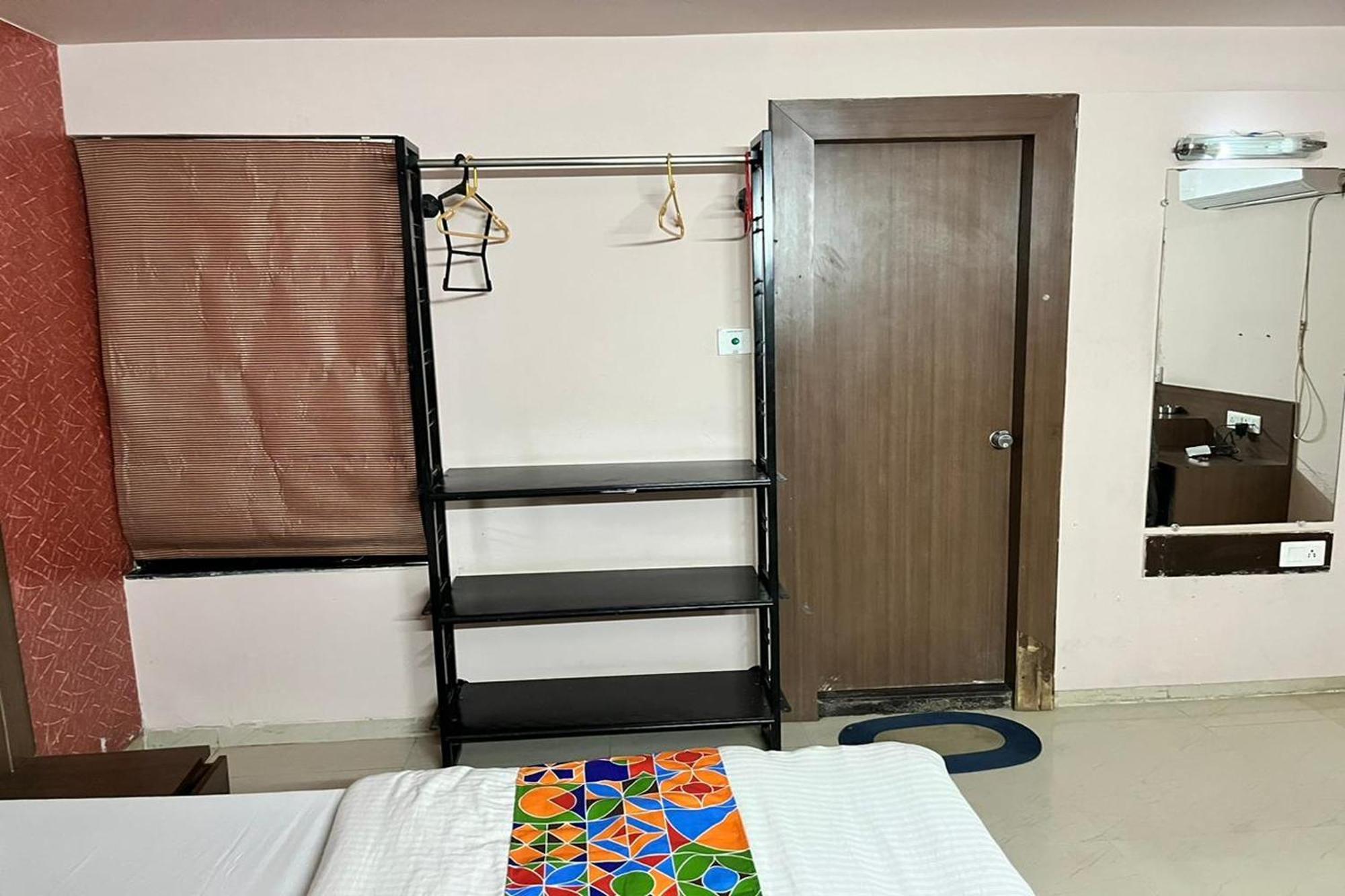 Hotel Shailly Inn Ahmadabad Zewnętrze zdjęcie