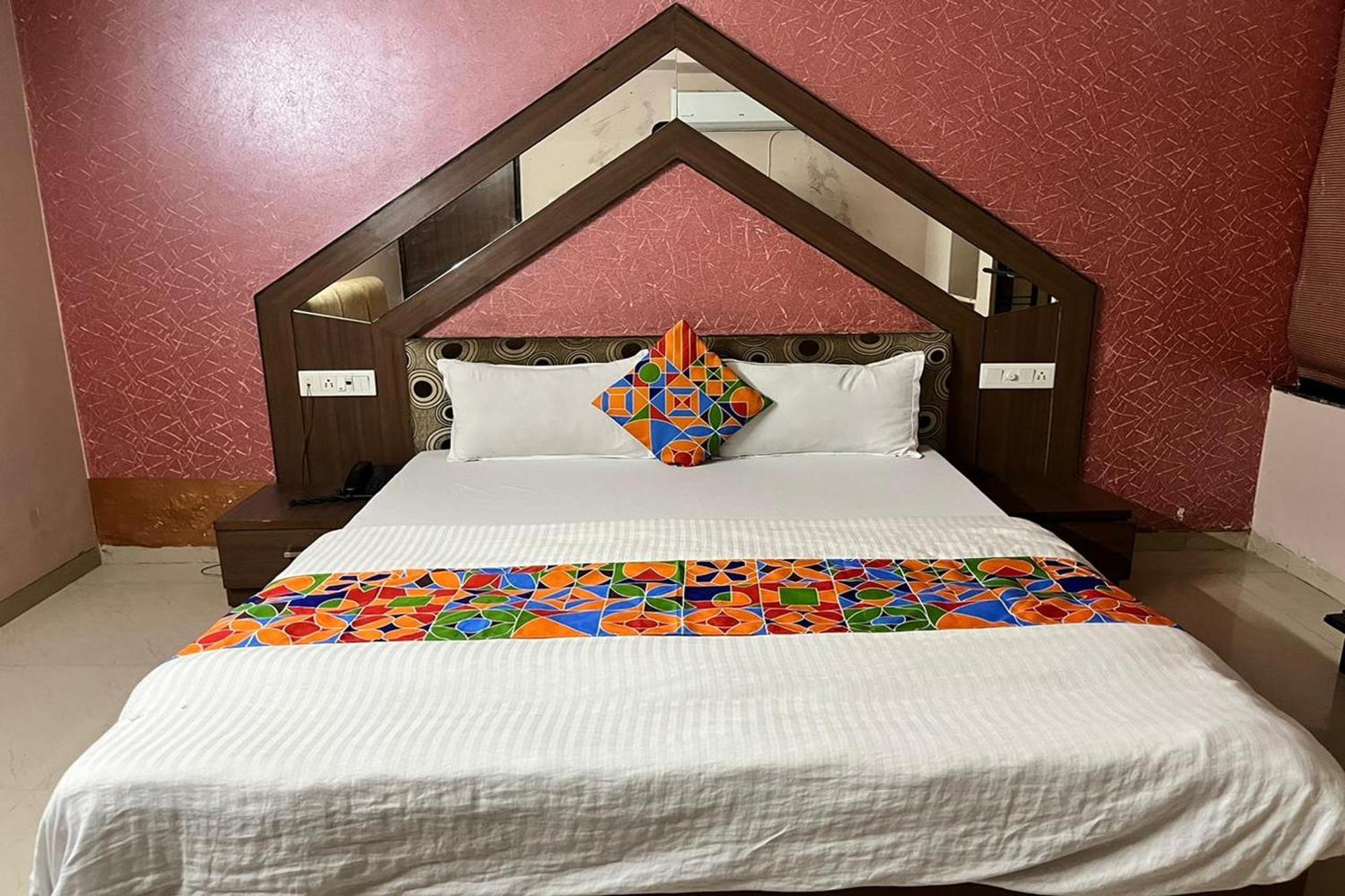Hotel Shailly Inn Ahmadabad Zewnętrze zdjęcie