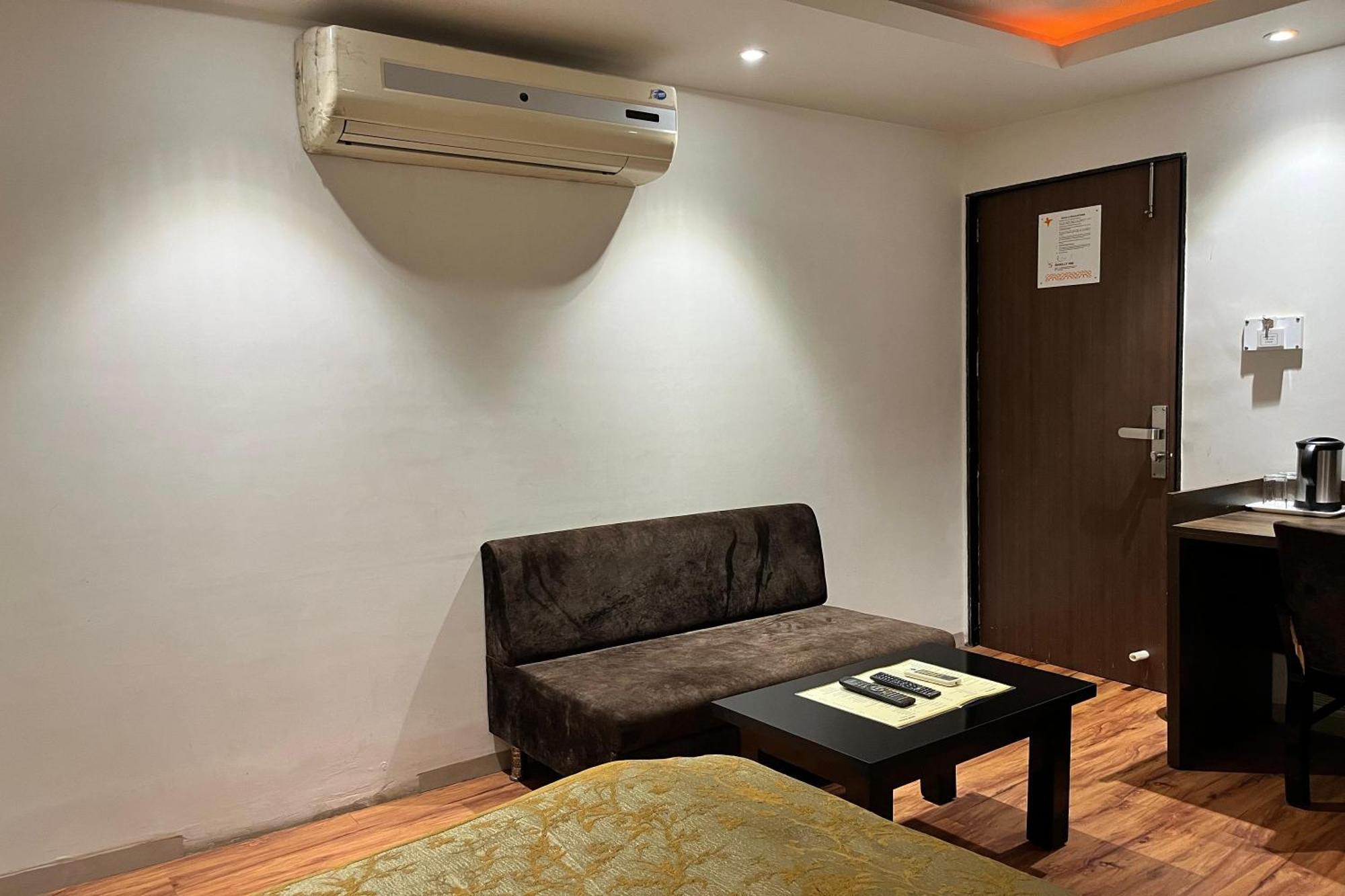 Hotel Shailly Inn Ahmadabad Zewnętrze zdjęcie