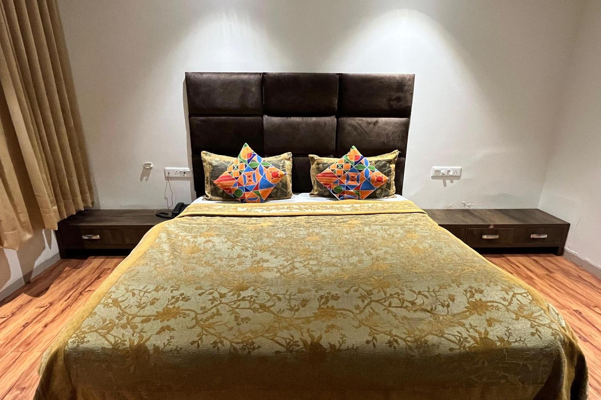 Hotel Shailly Inn Ahmadabad Zewnętrze zdjęcie
