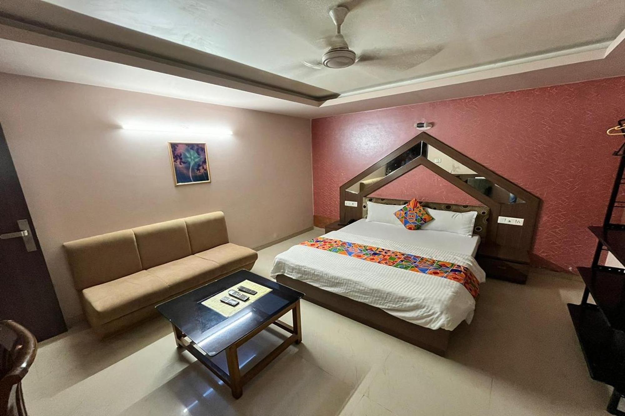 Hotel Shailly Inn Ahmadabad Zewnętrze zdjęcie