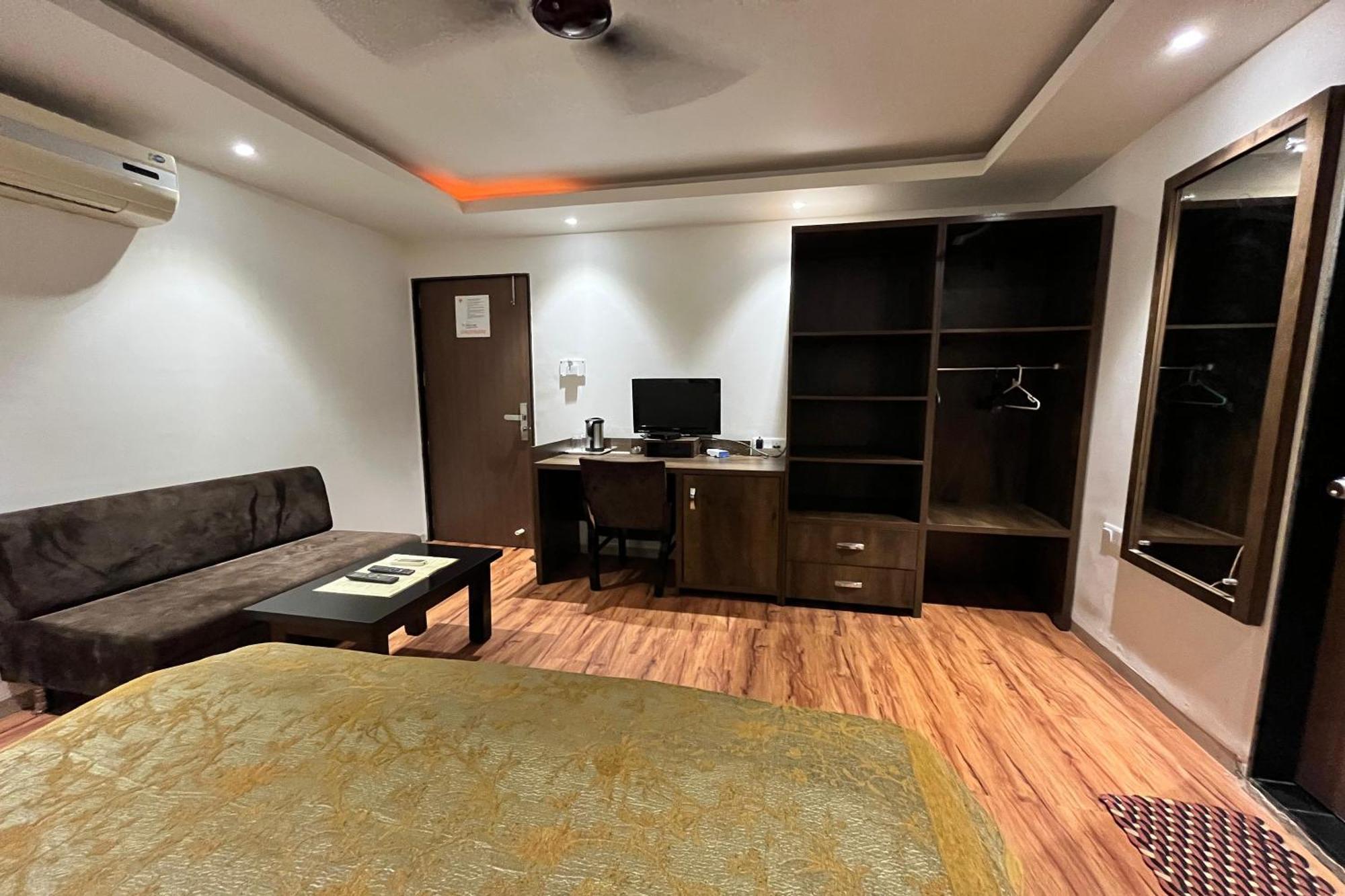 Hotel Shailly Inn Ahmadabad Zewnętrze zdjęcie