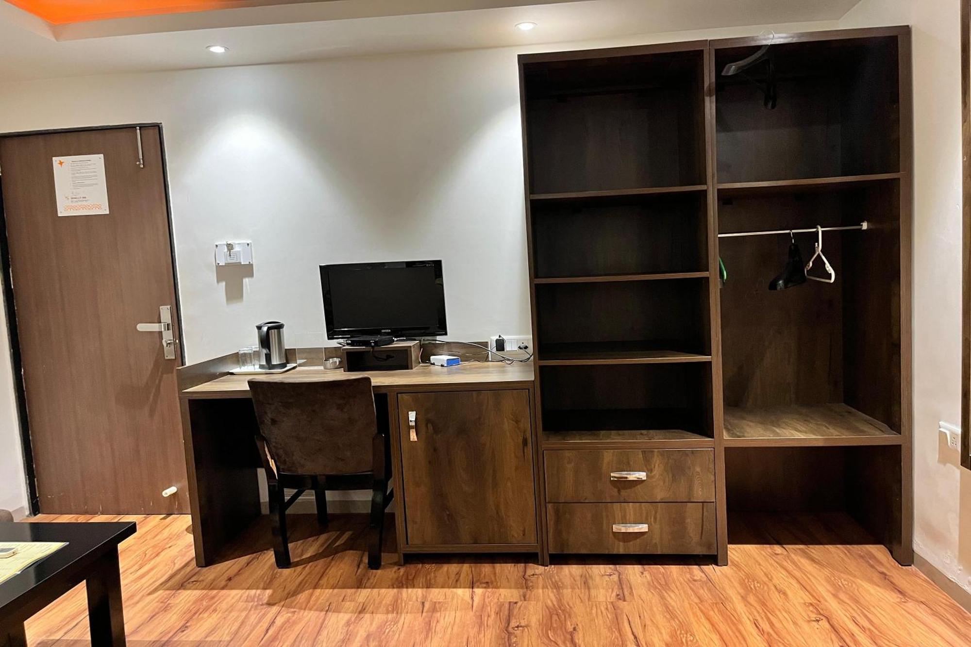 Hotel Shailly Inn Ahmadabad Zewnętrze zdjęcie